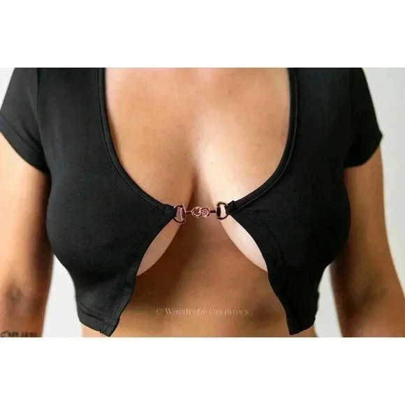 Black Open Front Low Cut Metal Clasp Crop Top - Picture 6 of 7